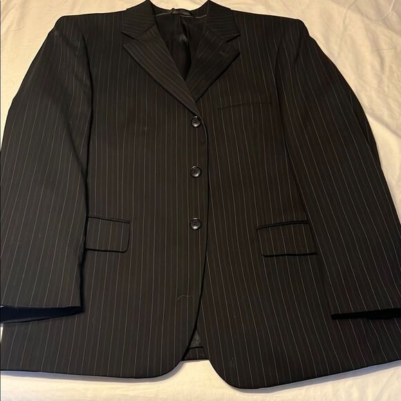 Allyn Saint George Gray Pinstripe Men’s Suit - Picture 4 of 9